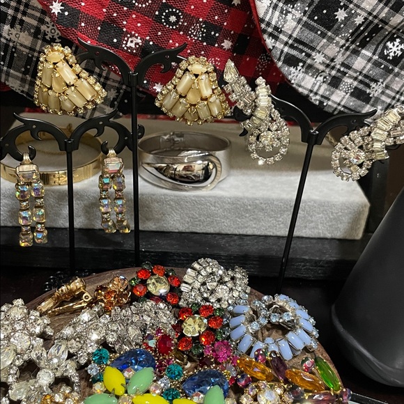 Vintage jewelry show preview 12/16/2025 - Picture 5 of 13